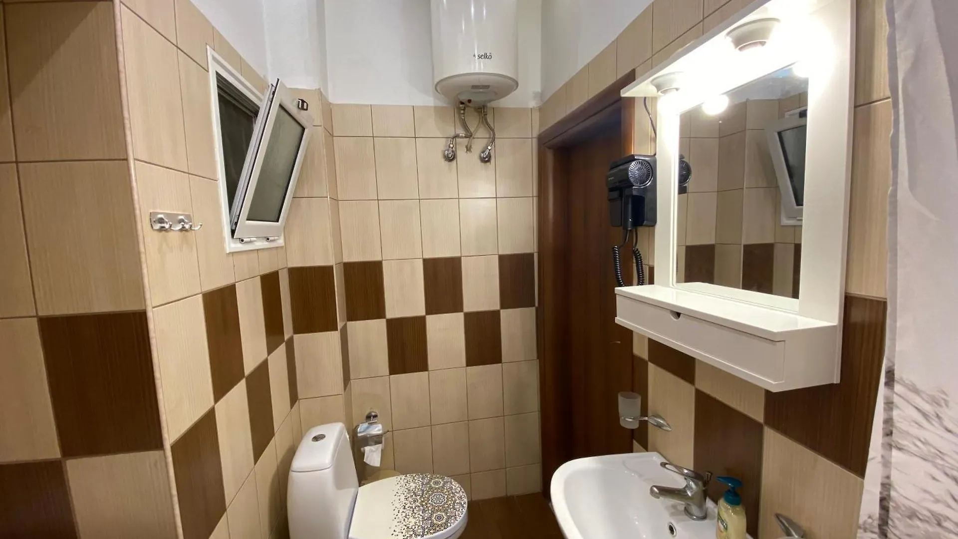 Afroditi Solarium/Massage Apartment Thessaloniki