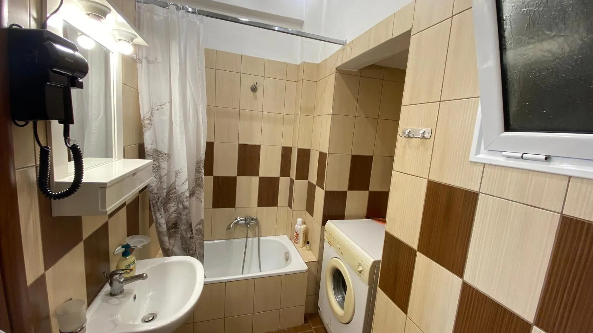 Afroditi Solarium/Massage Apartment Thessaloniki
